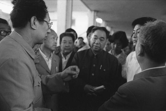 老照片欣赏:市民抢购猪肉照片【图文】 老照片欣赏:市民抢购猪肉照片【图文】