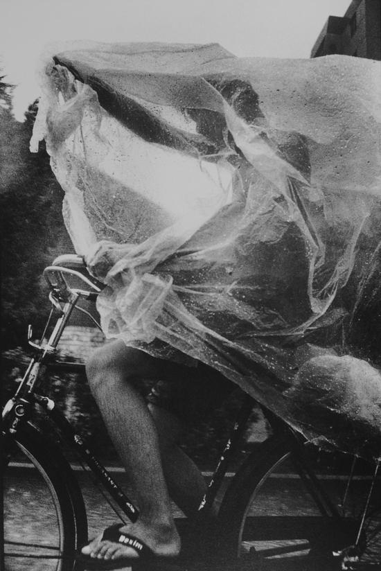 《自行车，中国人》系列，王彤作品，1993-1998