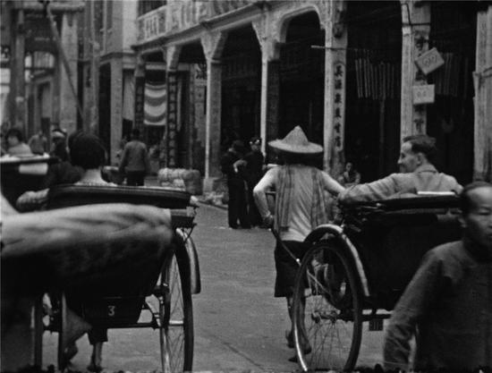 片中出现在牌坊街的人力车。图片来源：截取自《潮汕旧影》（暂定名），版权归越众历史影像馆所有。