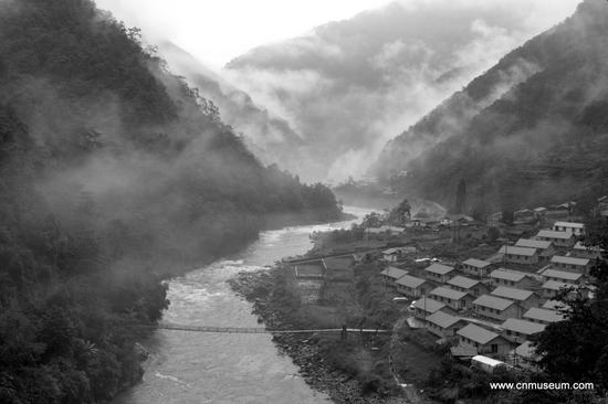 18《独龙族的住房变迁》&nbsp; 作者：杨学飞 作品共25幅