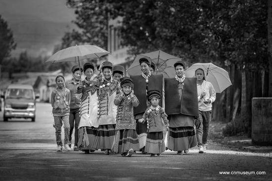2《阿都女人》&nbsp; 作者：陈和勇 作品共26幅