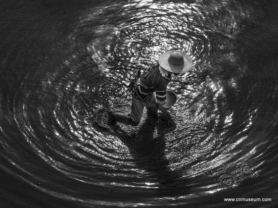 10《滇南哈尼人》&nbsp; 作者：罗涵 作品共30幅