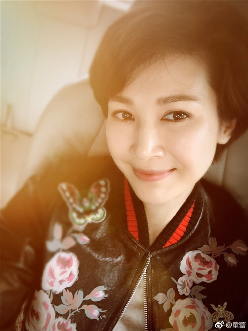 女神童蕾晒开工自拍_