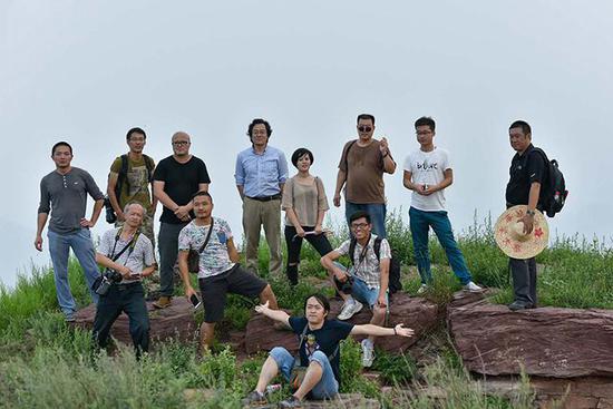 2016年8月第一次许村活动(部分成员)在走马槽合影,邵玉刚摄影