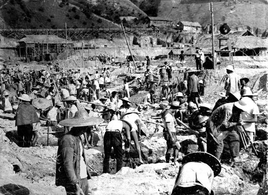 1964年2月,广东省政府动用大量人力物力,在东江深圳沿线80多公里,拉开了东深供水工程建设的序幕。粤港供水供图