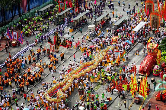 香港民间习俗。梁家辉摄