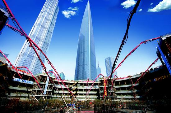 “三一重工”设备助力上海金融中心建设 彭远征 摄影