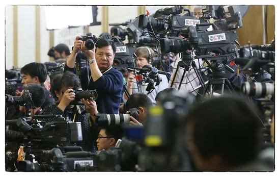 2012年11月15 日，于文国采访党的十八大新常委亮相。