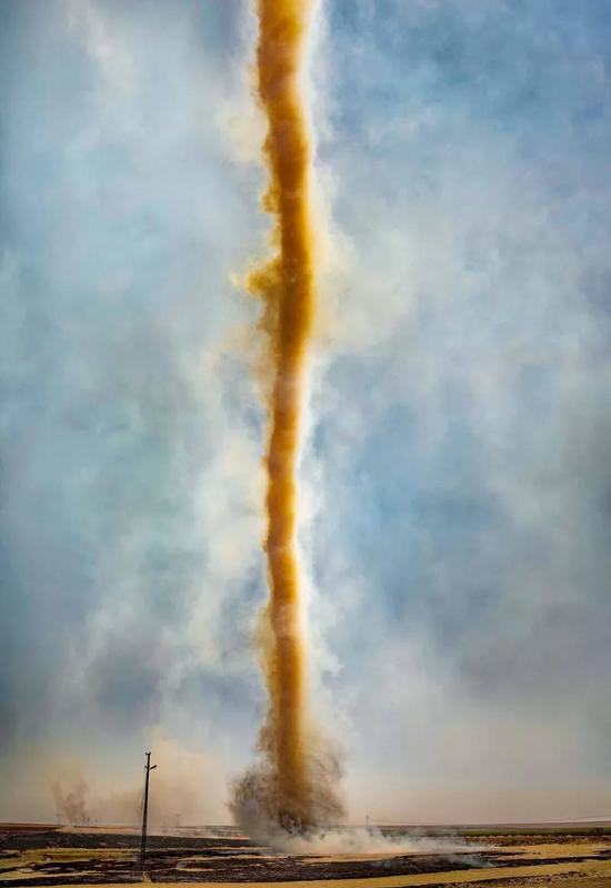 西内姆·迪什利，《龙卷风中的沙尘》， 2015年