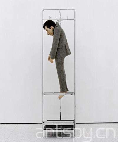 莫瑞吉奥·卡特兰,《我们是革命》,2010