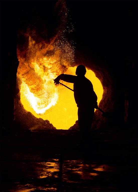 火热的炉台，摄影：黄方菲