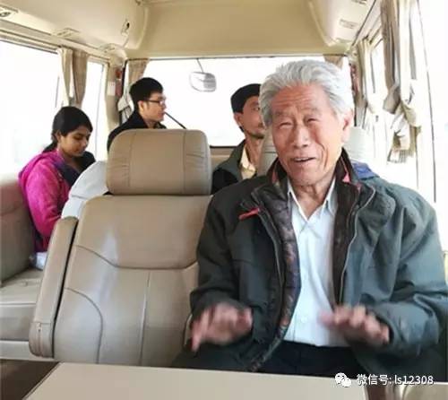 男女打扑克