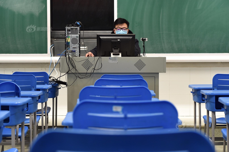 老师露出 强行让男生揉动漫
