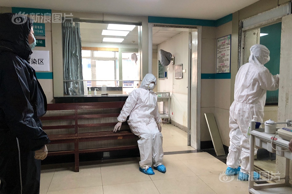 人妻在卧室被黑人疯狂进入
