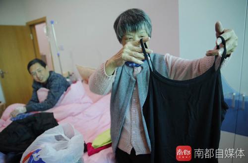 日本大尺度床戏揉捏胸