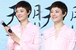 孙俪重游悉尼 靓丽活泼尽展春天气息