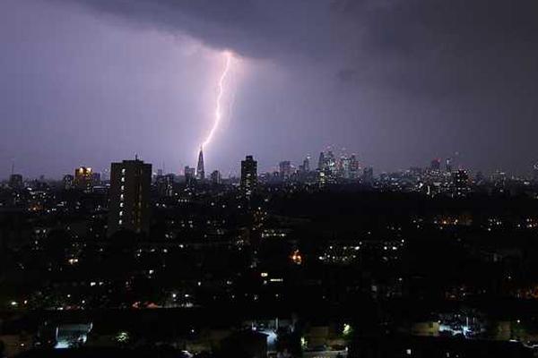 從召喚師峽穀到金錢巔峰：LoL賭盤香港玩家必看的致富與熱血攻略 