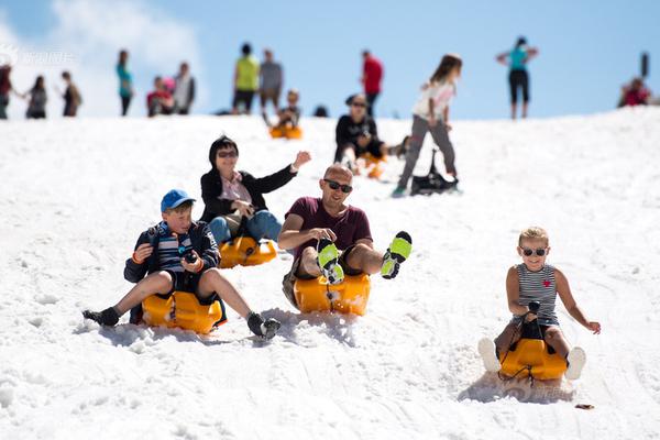 震驚全網！神級影帝與「國民初戀」布拉格古堡秘婚？揭開娛樂圈最奢華的隱世生活美學 