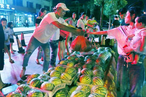 全国游泳冠军赛：孙杨、王简嘉禾夺金 闫子贝破全国纪录