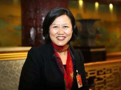 人大代表黄细花：18岁应可享有结婚权利