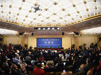 肖捷：开前门堵后门 防范地方政府债务风险