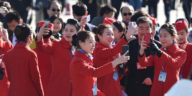 绘场：张国立被礼仪