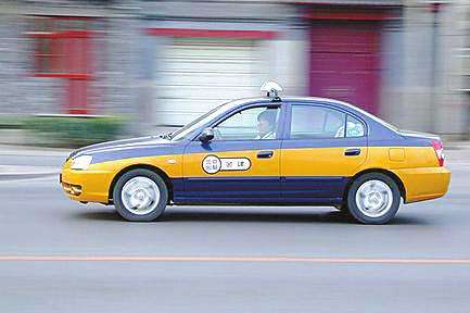 出租车高速公路甩客,违法不容护短|高速公路