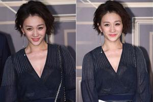 李小冉穿深V长裙小露事业线知性典雅