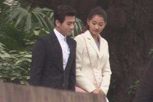 关晓彤新戏片场照曝光 OL打扮显成熟