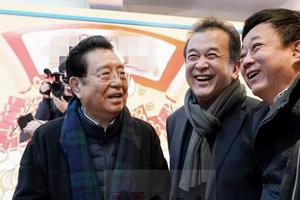 李双江黄宏朱军罕见同框 三人开心畅