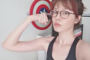 李艾晒健身照产后9个月身材已完全恢复