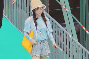 赵丽颖热裤秀美腿 麻花辫清爽元气