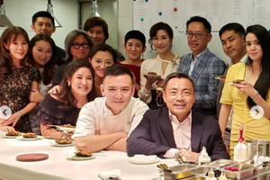 李嘉欣年过半百美貌艳压一众豪门千金