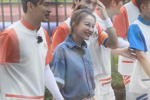 吴昕录制《元气满满的哥哥》与杨洋同框