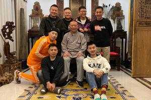 德云社聚会郭德纲端坐像景点