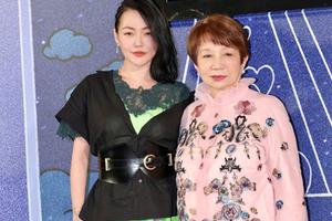 小S与婆婆一同看秀 晒合影自称是美女婆媳