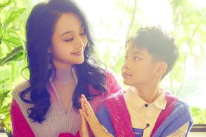 47岁曹颖晒与儿子温馨大片亲密互动