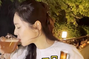 秋瓷炫阳台烧烤和于晓光合唱情歌