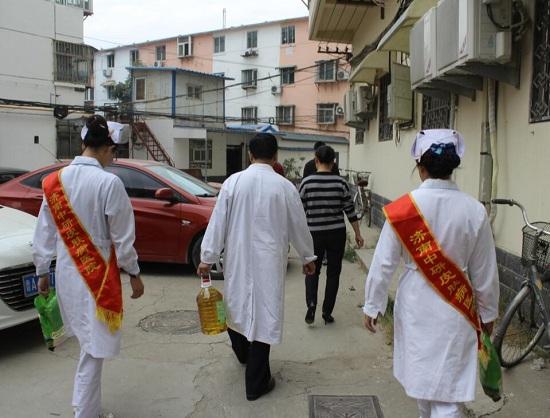 济南市老年人口_济南89岁抗战老兵公交车上 登广告 寻战友 组图(3)
