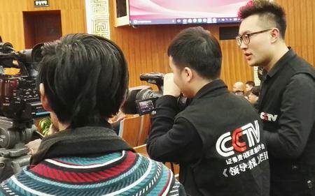 天下谷 信掌柜 移动支付 范书源 百讯网 荣誉 奖牌 中央电视台等10多家媒体现场报道大会盛况。