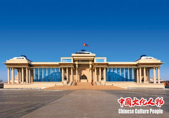 乌兰巴托蒙古国国家宫,迎来了“一带一路”文化交流暨捐赠助学(蒙古行)访问团一行