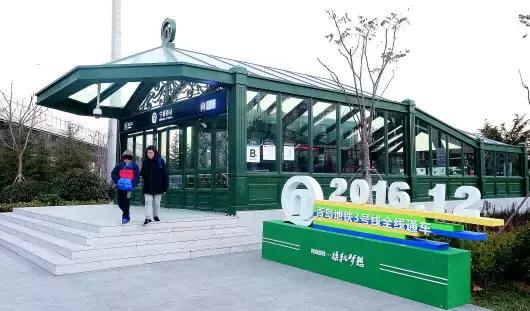 △12月18日,全省首条地铁——青岛地铁3号线全线通车,为市区新添了一条纵贯南北的快速通道。
