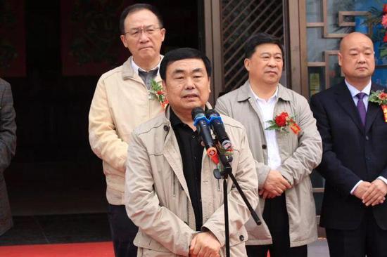 河南省美术家协会副主席张毅敏讲话