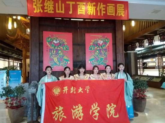 开封大学旅游学院学生前来助阵