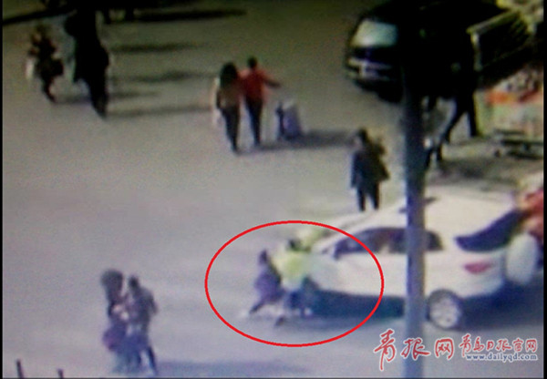 1492685889499046685.jpg 图为事故现场监控截图