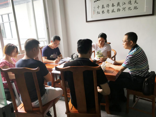 广州养老服务产业协会朱毅秘书长 (右一)