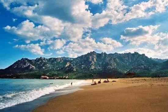 青岛避暑胜地多 但这12个野浴场别去