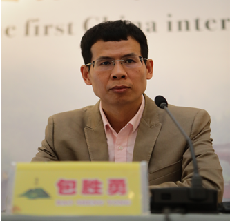 (主旨发言环节由中央财经大学中国海外发展研究中心主任包胜勇主持)