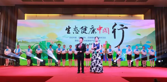 本次盛典由绿之韵集团商学院王壮、湖南绿之韵生态纺织科技股份有限公司教育培训部祁玲联袂主持