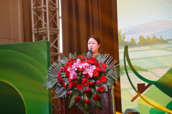 绿之韵集团董事总裁劳嘉女士致欢迎辞